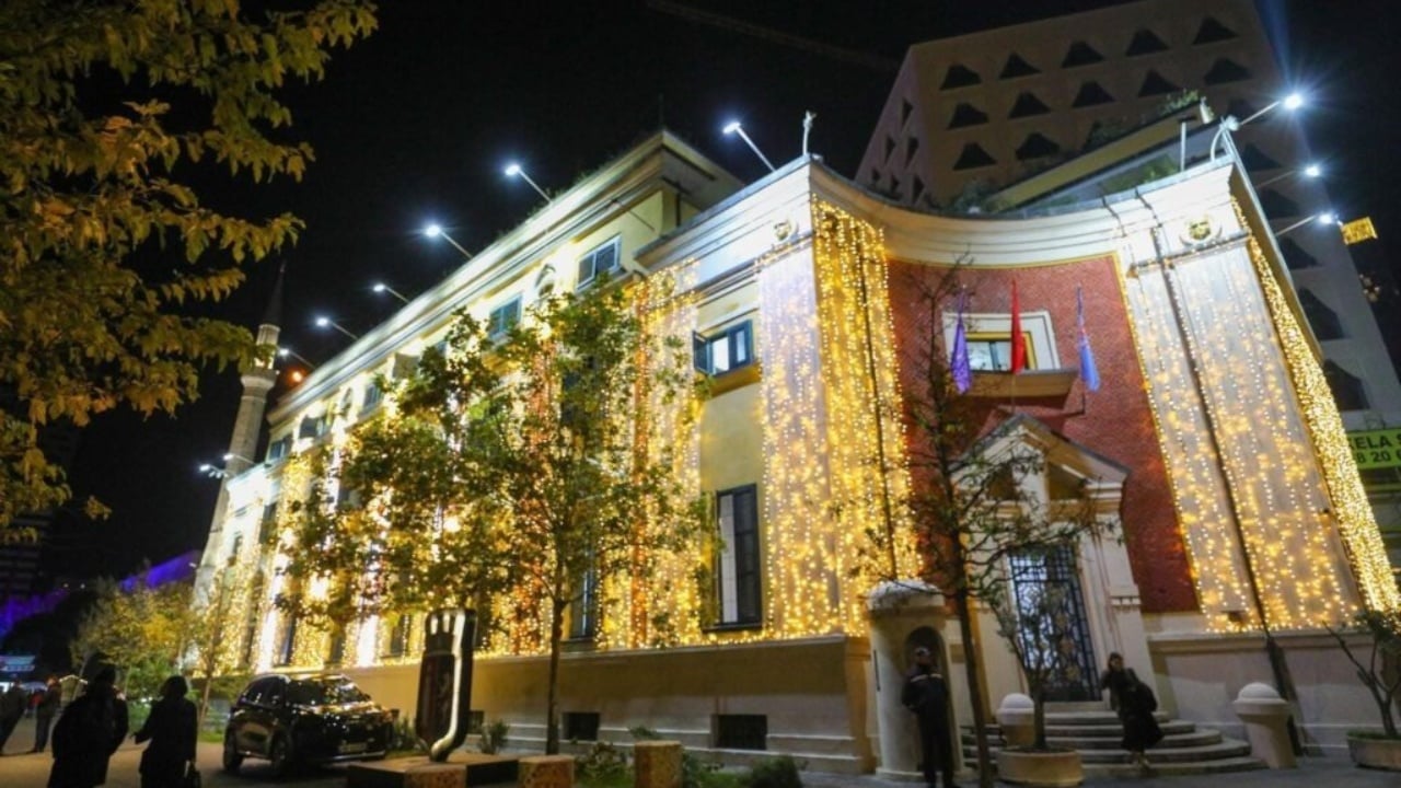 Dëmtuan buxhetin duke marrë fonde publike, prokuroria lëshon 5 masa arresti ndaj zyrtarëve të bashkisë së Tiranës