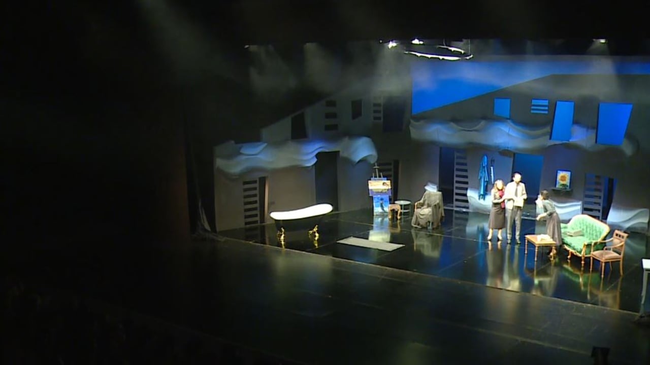 “Det i thellë Blu”/ Drama e fortë familjare në Teatrin Kombëtar deri më 14 dhjetor