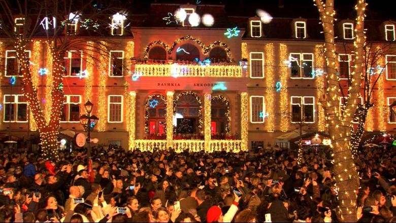 ‘Dhjetori i festave’, Shkodra dhuron spektakël në ceremoninë e ndezjes së dritave