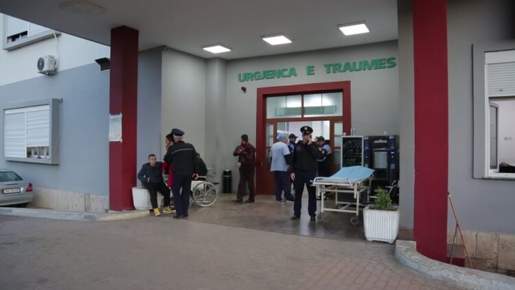 Dhunohet rëndë një person, u godit me sende të forta! Dërgohet te Trauma