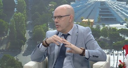 Dita e Rinisë/ “Thika ka zëvendësuar librin”, ja alarmi që ngre eksperti i arsimit