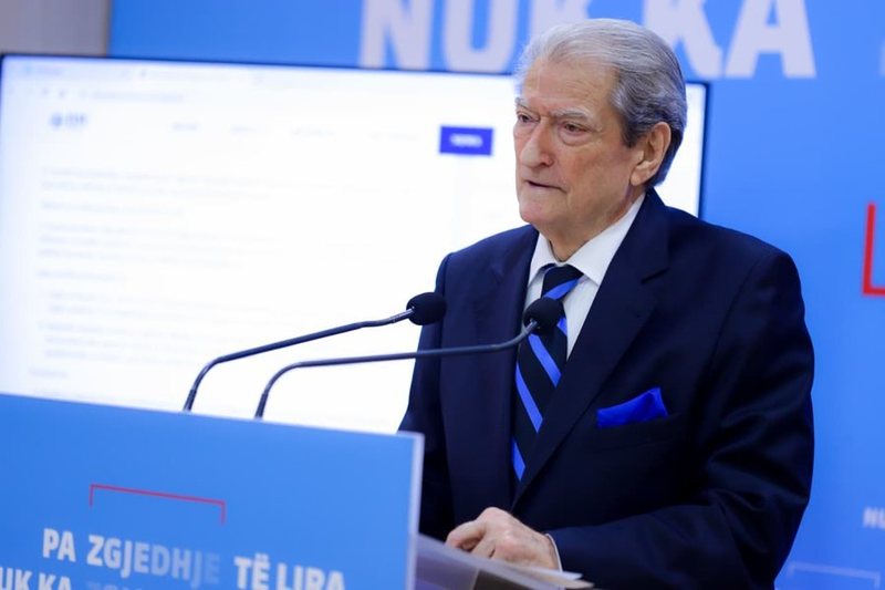 “Do japin llogari!”/ Berisha sulmon demokratët që iu bashkuan “pushtetit”: Janë skllevër dhe injorantë