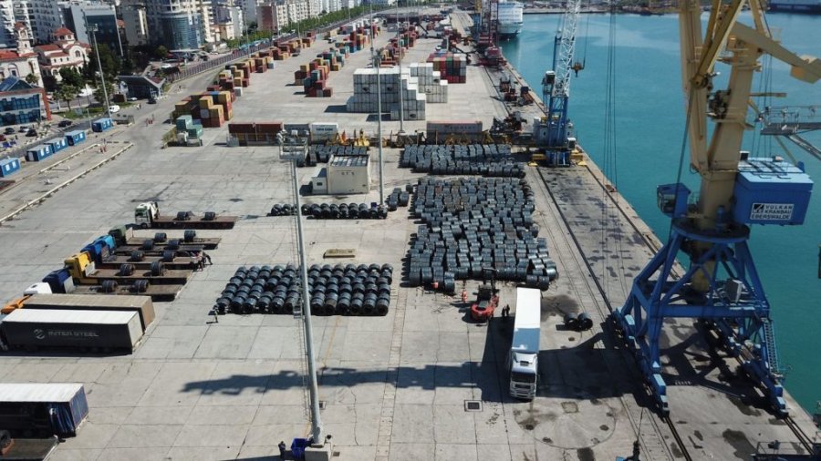 Durrësi ‘han pa porta’! Në furgonin e karabinierëve italianë të Gjadrit kapen pajisje përgjimi! Kur hynë dhe si u zbuluan?