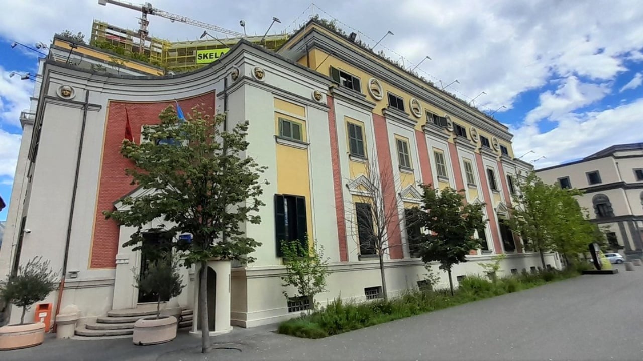 Dyshohet se vodhën fondet publike për punë fiktive, çfarë zbuloi Prokuroria për 5 zyrtarët e Bashkisë së Tiranës, ‘teknika’ që përdornin