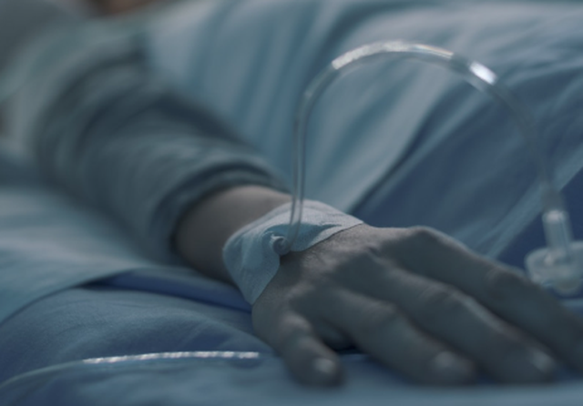 E pabesueshme në Selanik/ Pacienti del fshehurazi nga spitali për të kryer vjedhje