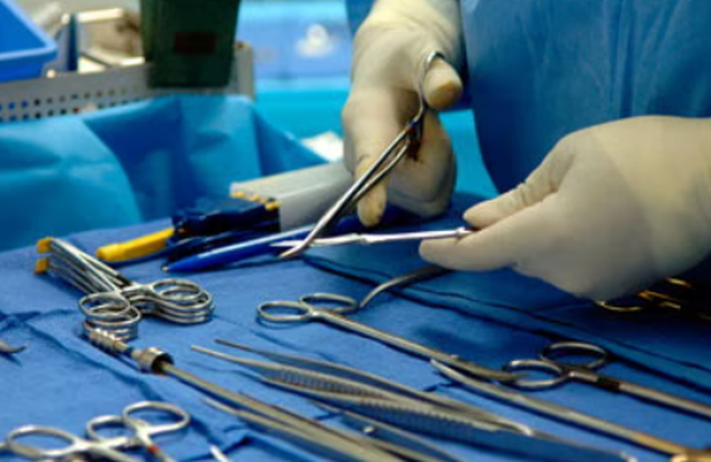 E rëndë/ 57-vjeçarja ndërron jetë pas ndërhyrjes kirurgjikale