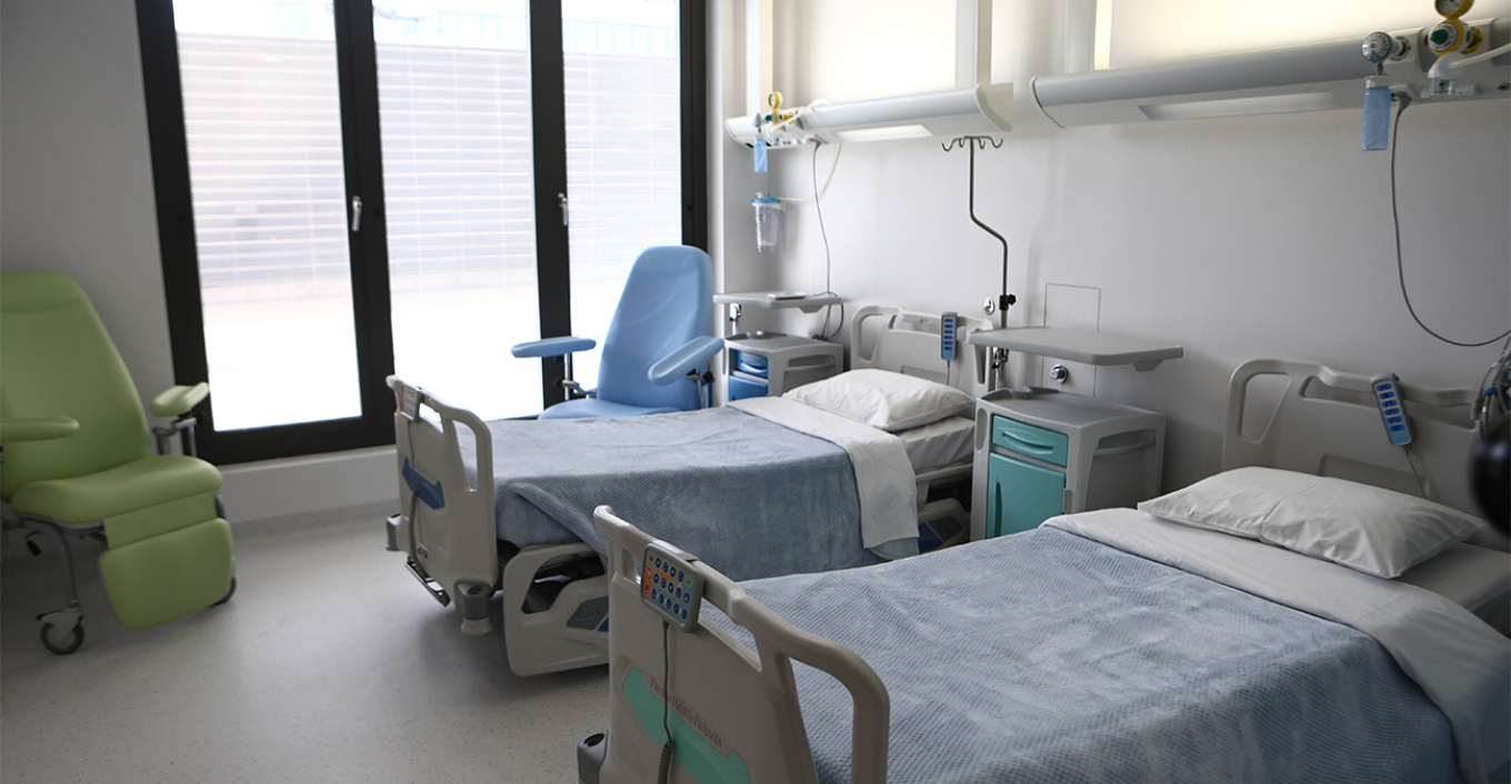 E rëndë në Greqi, pitbulli sulmon për vdekje foshnjën e shqiptarit, po luante në oborrin e shtëpisë