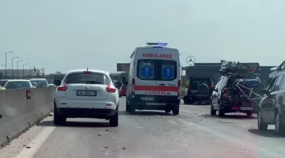 E rëndë në Shkodër/ 24-vjeçarja në timon përplas për vdekje të moshuarin