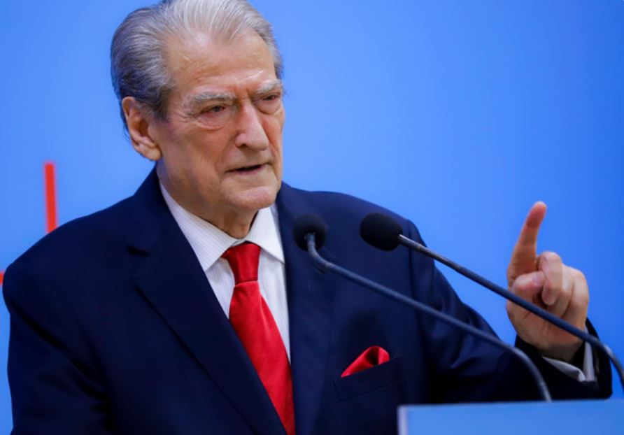 Emërohet drejtor i Agjencisë Kombëtare të Bregdetit/ ‘Dhëndri i Troplinëve’, Berisha: Dënoj vendimin