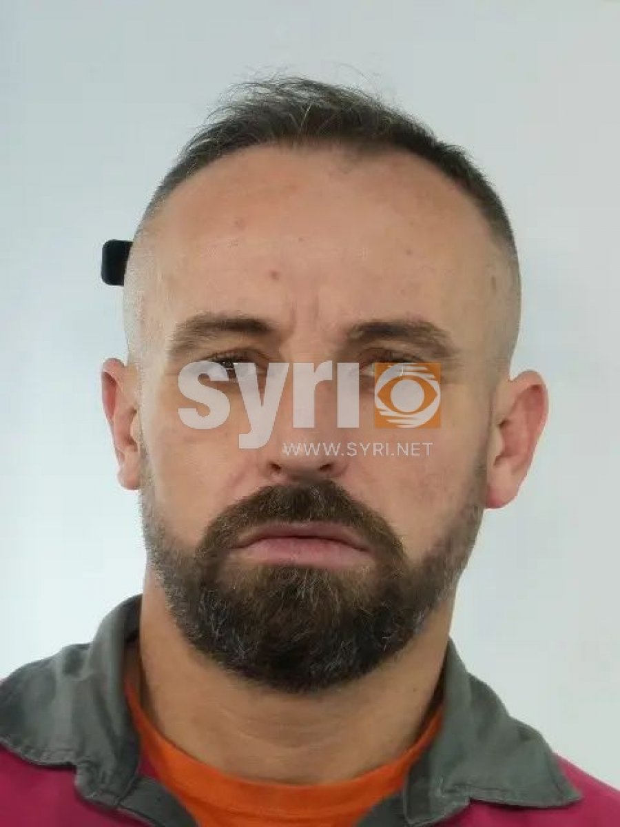 EMRI/ Marrëdhënie seksuale dhe pornografi me të mitur nën 12 vjec, kush është shqiptari i arrestuar në Greqi