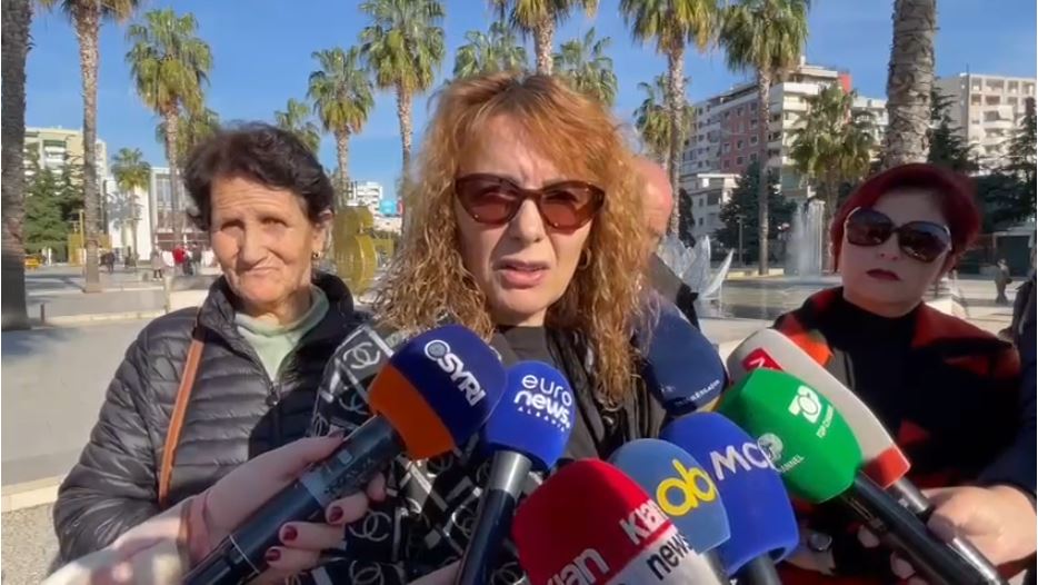 Familjarët e 15-vjeçarit të vr*rë dalin në protestë: Shteti duhet të lëvizë