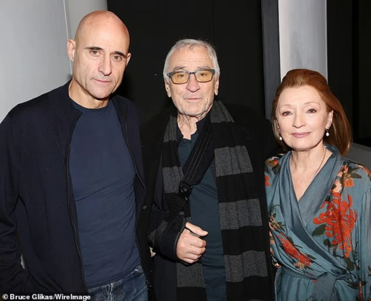 Fansat në alarm! Çfarë është ai rrip në krahun e Robert De Niro?