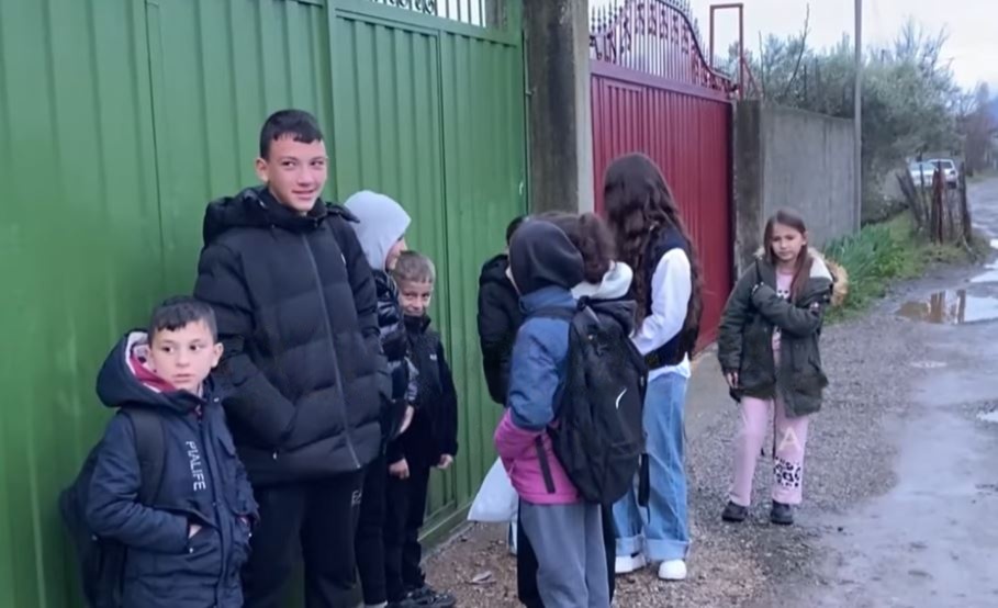 Fëmijët rrezikojnë shkollën/ Dëmtimi i urës në Shkodër izolon mijëra banorë