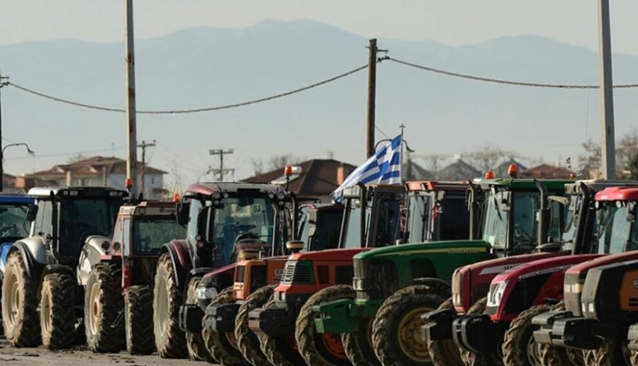Fermerët bllokojnë aksin Kakavijë–Janinë për tre orë, lejohet qarkullimi vetëm për emergjenca, ja oraret