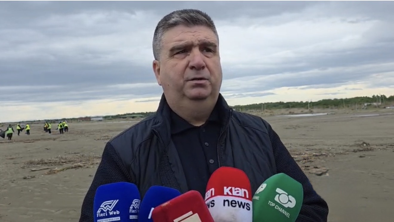 Fier – Nis aksioni i pastrimit të zonave bregdetare pas vërshimeve të Vjosës dhe Semanit