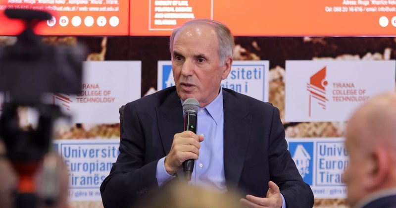 “Fillimet”, Preç Zogaj rrëfen momentet e arratisjes së Ismail Kadaresë me avion dhe poetit Marinaj nga kufiri i Malit të Zi