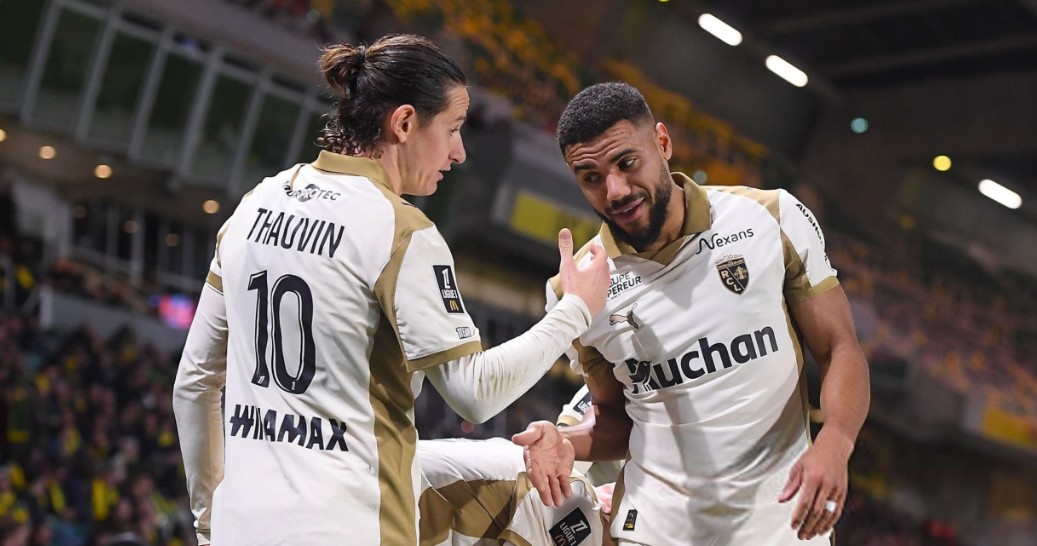 Fitorja e pestë rresht, “hirushja” Lens vazhdon të surprizojë në Ligue 1 (video)