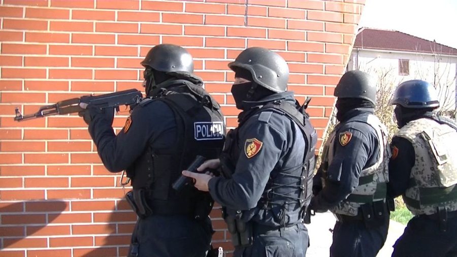 FNSH aksion në banesat e fisit Rraja, pranga djalit të ish-deputetit të PS