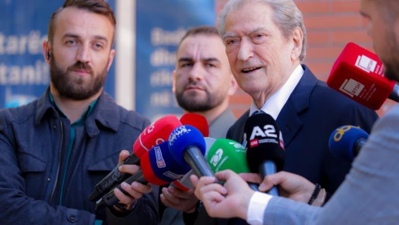 Foltoret e Salianjit, Berisha: Agjendë personale, le ta vazhdojë sa të ketë qejf