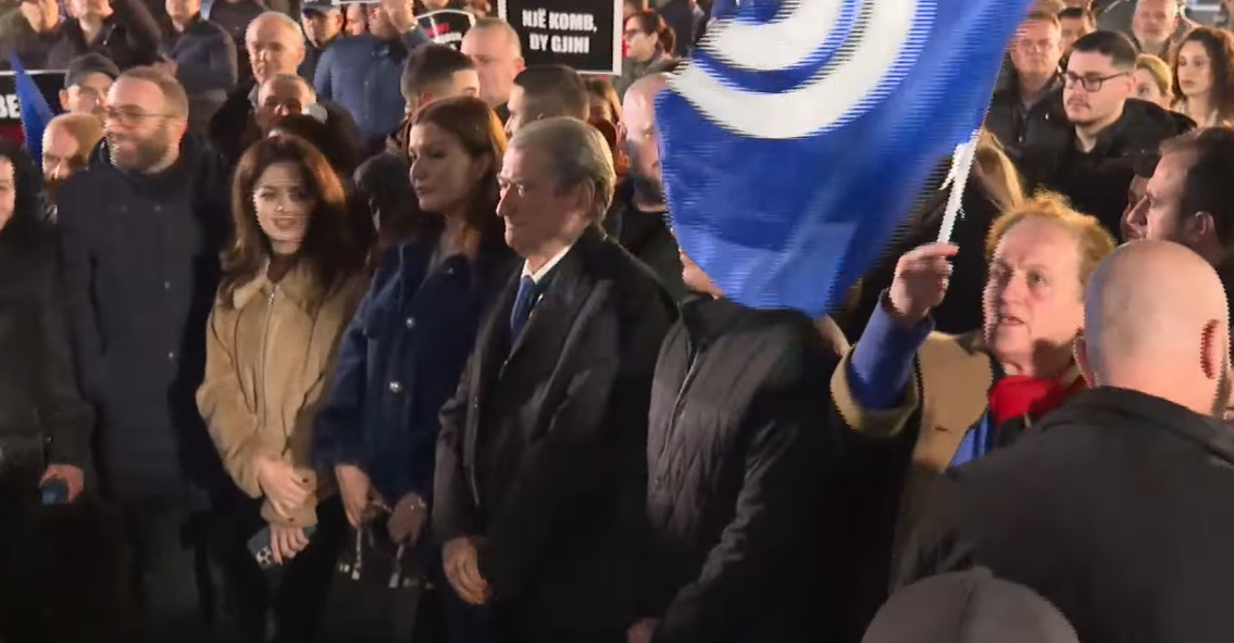 “Foltorja”/ Nis tubimi i demokratëve para Kryeministrisë