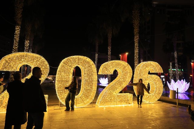 FOTOT/ Shqipëria hap zyrtarisht sezonin e festave të fundvitit