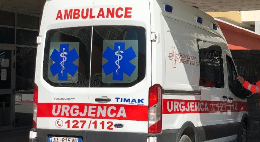 Fqinjët nuk e kishin parë prej ditësh, policia gjen të pajetë 70-vjeçaren në banesën e saj