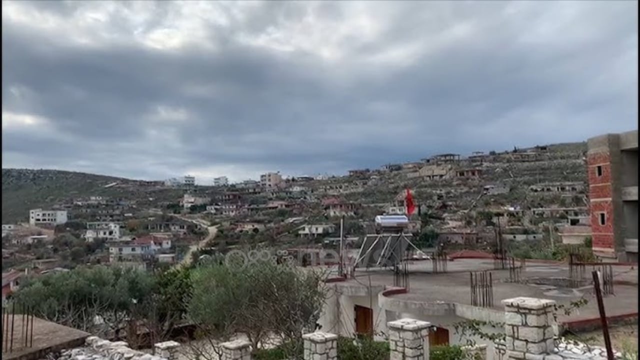 Fshati Berdenesh ende pa ujë prej përmbytjeve, 400 familje në alarm, kërkojnë ndërhyrje urgjente nga bashkia Sarandë