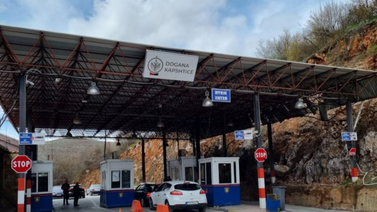 Fuste sende të paligjshme në burg, merr fund arratia e 36-vjeçarit/ Vihet në pranga në pikën kufitare të Kapshticës