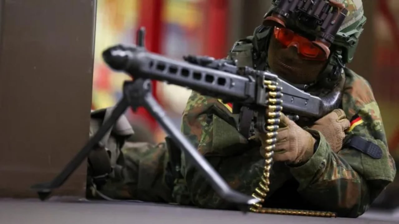 Grabiten 20 mijë fishekë të ushtrisë gjermane, shqetësime për sigurinë/ Hetimet ia “faturojnë” fajin shoferit: Nuk la të sigurt kamionin