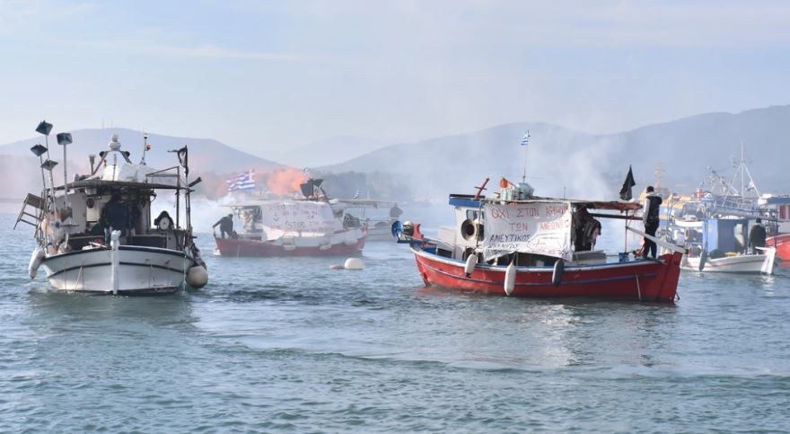Greqia në kaos, bllokohet Porti i Volos, fermerët e blegtorët bllokada në zona të ndryshme të vendit