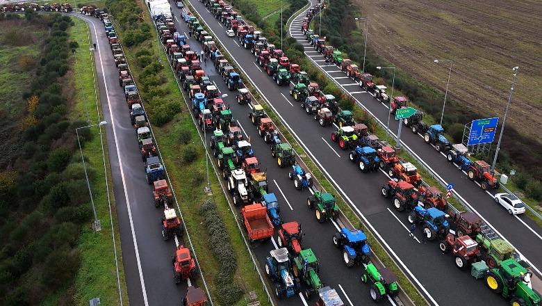 Greqia në kaos! Fermerët bllokojnë Kakavijën, paralajmërohen udhëtarët shqiptarë