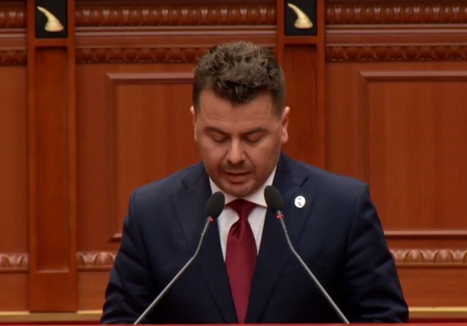 “Hajde merremi pak…”/ Deputeti Kapri: 12 vjet jemi ende me hapin e njeriut