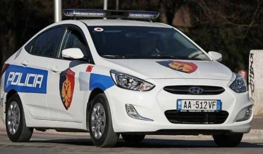 Hiqej si përfaqësues i një fondacioni bamirësie për të vjedhur para, arrestohet 23-vjeçari në Tiranë