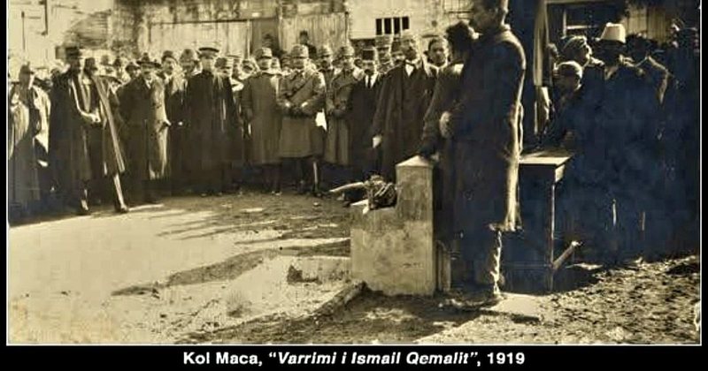 Historia e një fotografie/ Ceremonia e varrimit të Ismail Qemalit