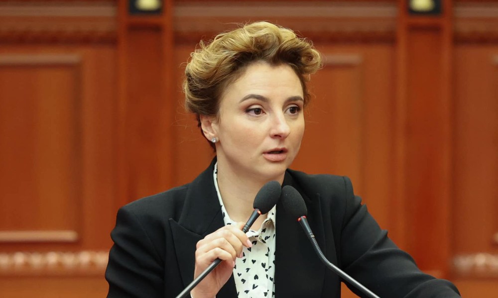 Ilir Metën po e trajtojnë në mënyrë ç’njerëzore/ Erisa Xhixho e indinjuar, akuzon institucionet