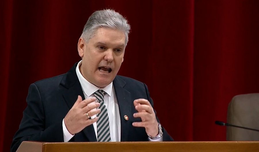 Ish-ministri i Ekonomisë dënohet me burgim të përjetshëm/ Zbardhen akuzat