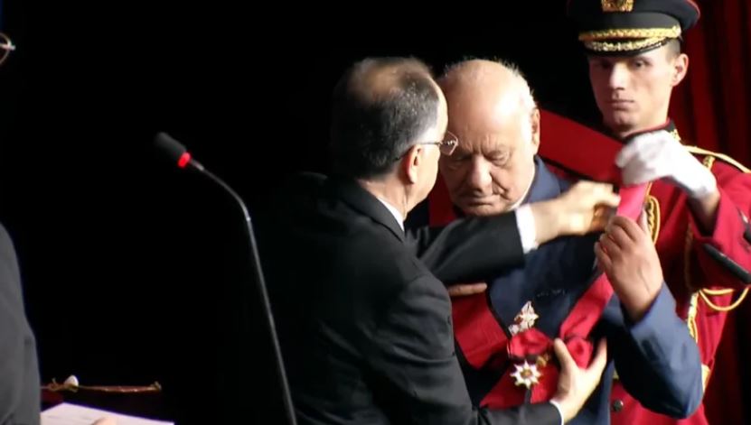 Ish-presidenti Moisiu nderohet, ja mesazhi i tij për Shqipërinë