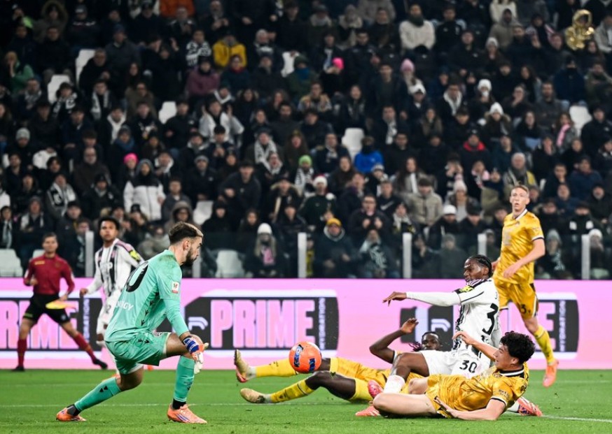 Juventusit i mjafton një autogol ndaj Udineses për pjesën e parë (video)