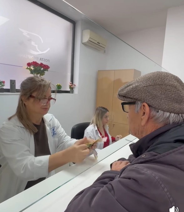 Ka nisur shpërndarja e bonusit të fundvitit për pensionistët në Elbasan