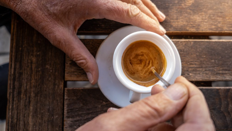 Kafeja me rritjen më të lartë të çmimit në tetor, por shqiptarët s’e lëshojnë filxhanin! Konsum rekord