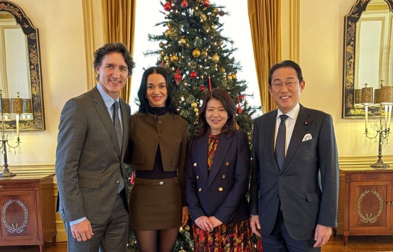 Katy Perry bën “paraqitjen e saj të parë politike” në Japoni përkrah Trudeau-s