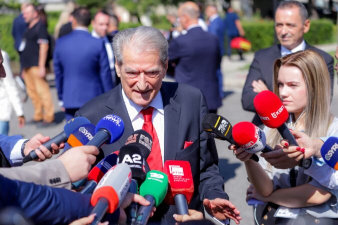 “Kjo e sigurtë”/ Berisha, më i vendosur se kurrë: Vetëm protestat janë rruga, do u jap përgjigjen që meritojnë