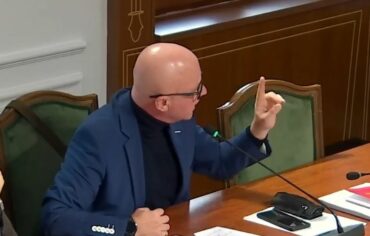 “Kjo që pretendoni është…”/ Debate të ashpra në Komisionin e Ligjeve, Manja-Strazimirit: S’jemi në kafen e Kuvendit