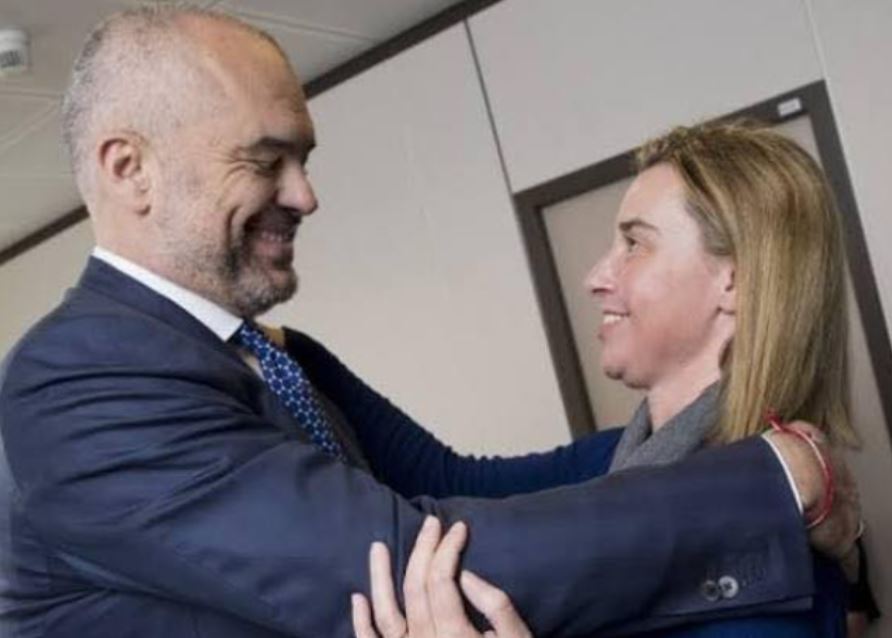 ‘Kolegët e Mogherinit zhdukën 22 milionë euro’/ Këlliçi: Qeveria devijoi 17 milionë euro të destinuara për studentët