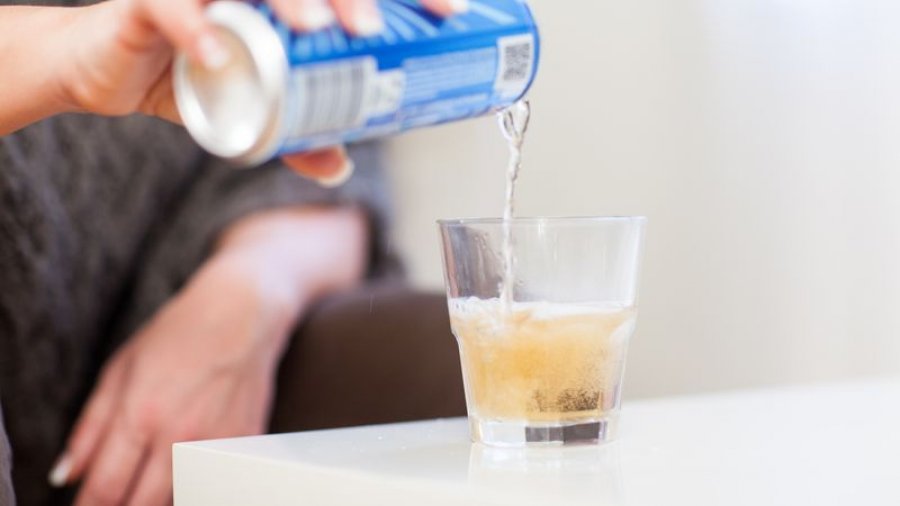 Konsumi i shumë pijeve energjike mund të çojë në goditje në tru