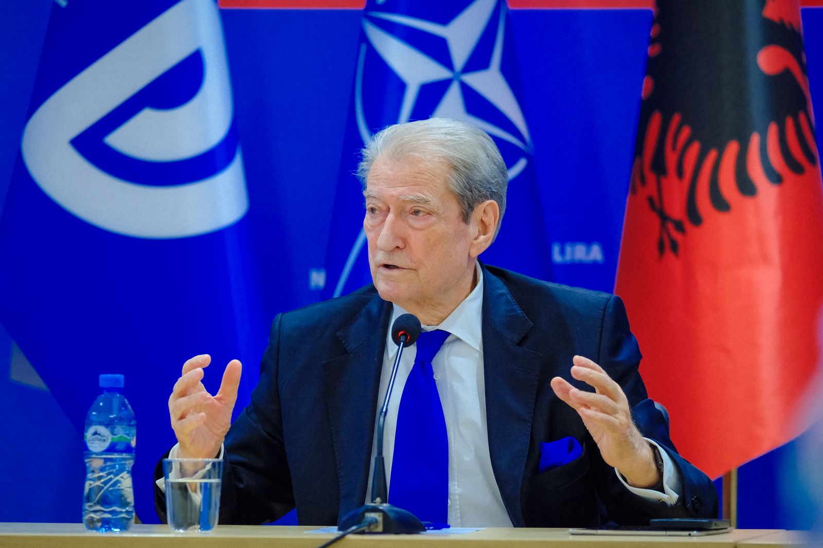 Kreu i PD paralajmëron protesta/ Berisha thirrje të dëshpëruara qytetarëve: Duhet të përgatitemi, Rama nuk largohet pa..