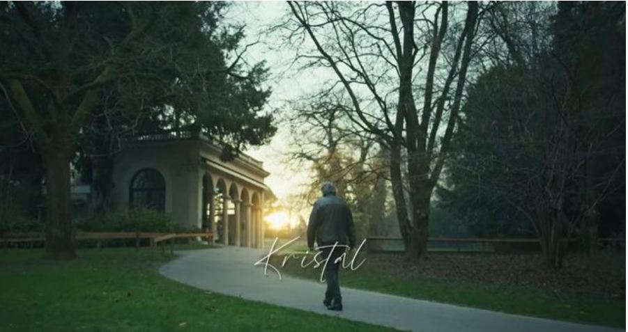 “Kristal”, poezia e të madhit Ismail Kadare vjen mjeshtërisht e kënduar nga Stefi Prifti (Video)