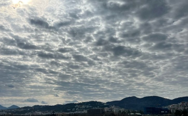 Kushte atmosferike të qëndrueshme, por temperatura të ulëta/ Ja parashikimi i motit për sot