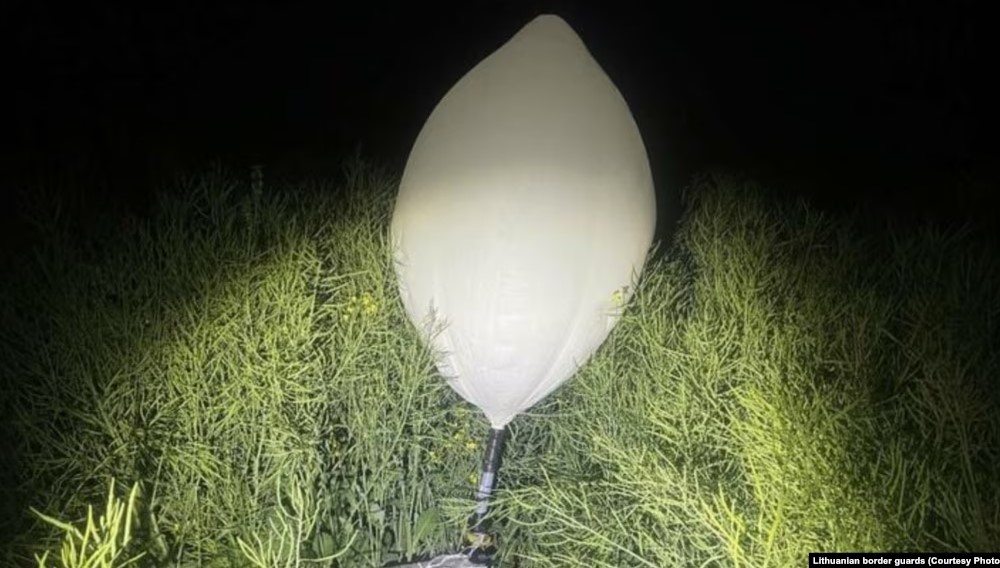 Lituania shpall “situatë emergjente” për shkak të balonave nga Bjellorusia