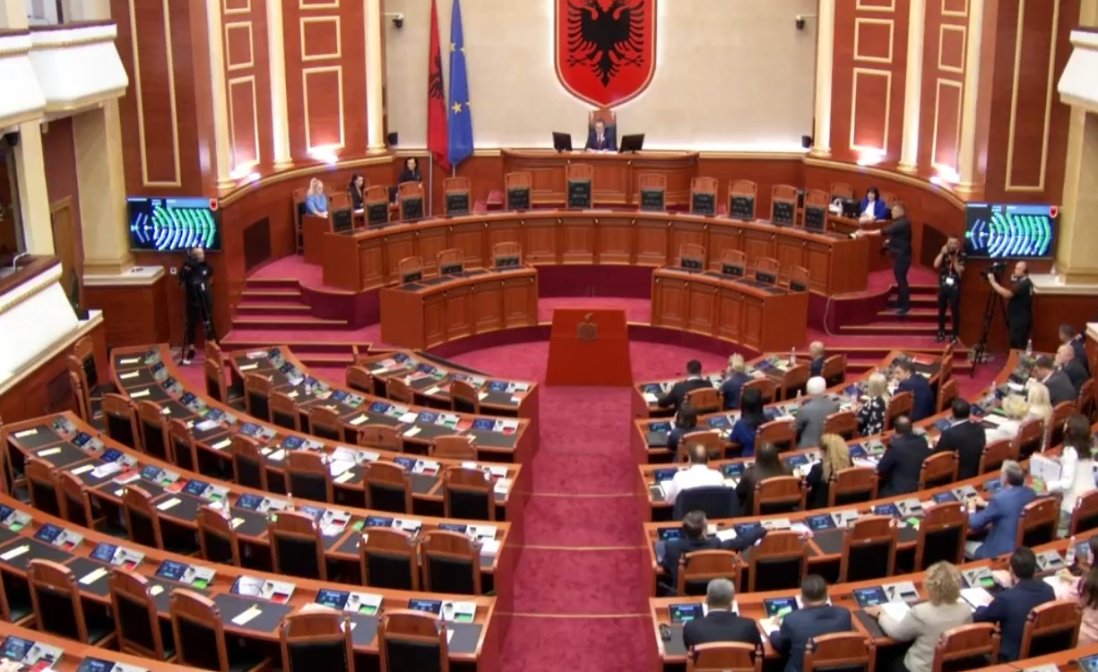 LIVE! Kuvendi mblidhet në seancë plenare, në rend dite edhe shqyrtimi i 14 projektligjeve